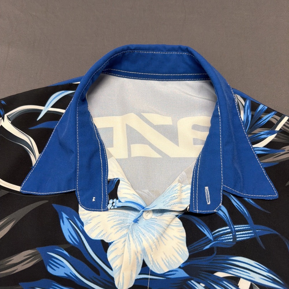 short-sleeve Hawaiian shirt featuring a floral and Mazda logo pattern Xl